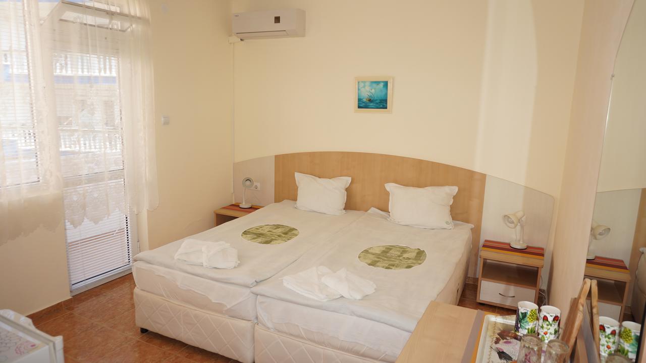 Borko Guest House Primorsko Extérieur photo